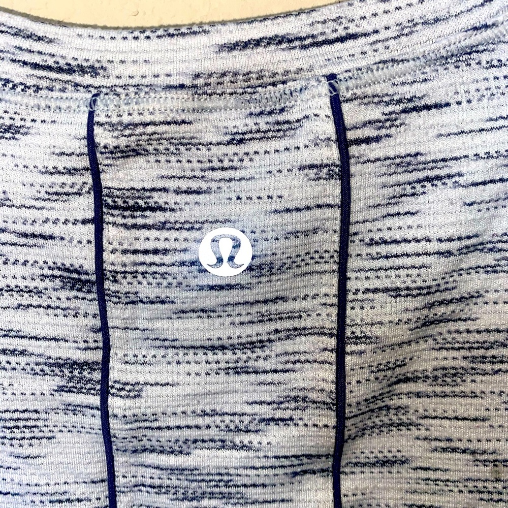 LULULEMON workout tee size 8!